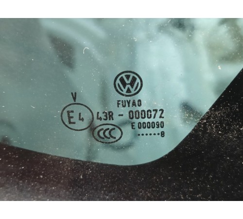 Глухое стекло заднее правое