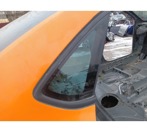 Глухое стекло заднее правое