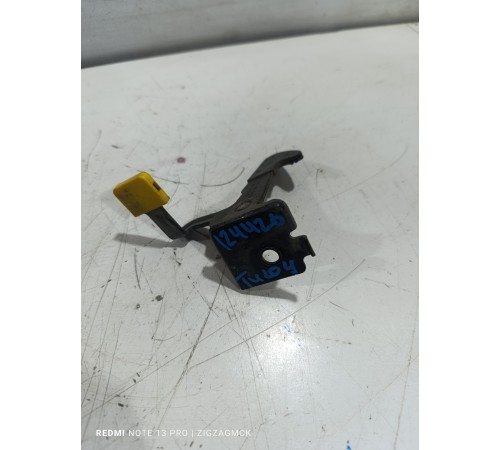 Крюк замка капота