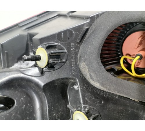 Фонарь наружний левый