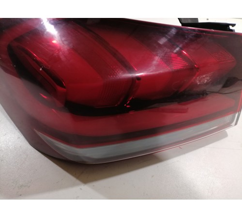 Фонарь наружний левый