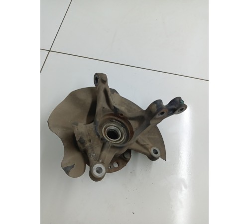 Кулак поворотный передний левый