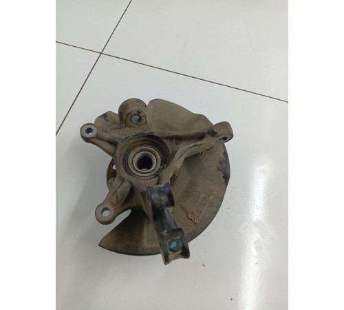 Кулак поворотный передний левый