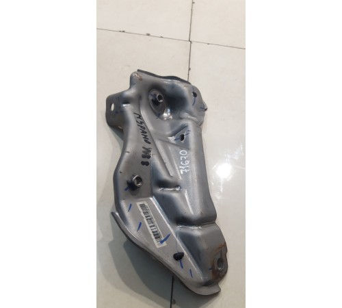 кронштейн кузова (левый)