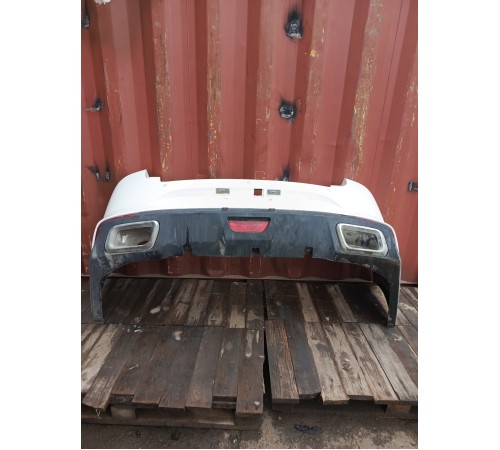 Задний бампер в сборе