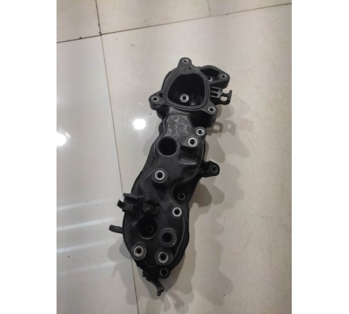 Впускной коллектор (правый)