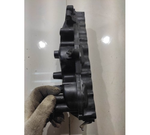 Впускной коллектор (правый)