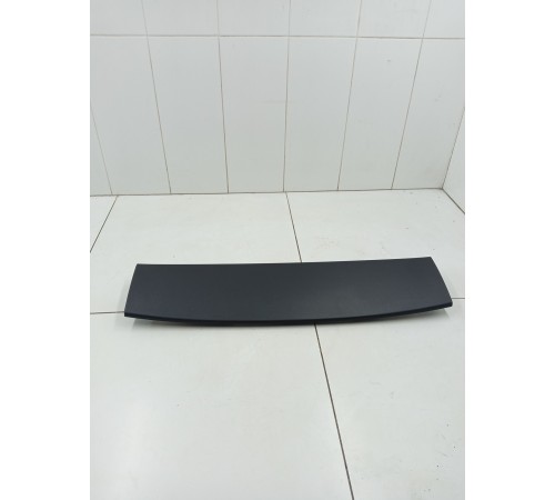 Обшивка крышки багажника (центральная)