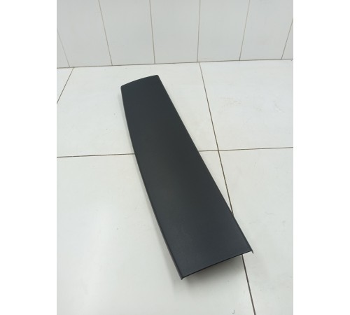 Обшивка крышки багажника (центральная)