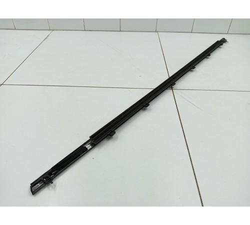 Уплотнитель стекла двери передний левый внешний