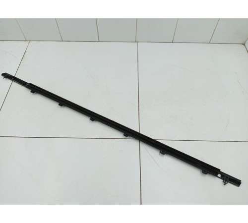 Уплотнитель стекла двери передний левый внешний