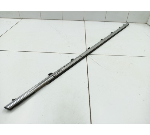 Уплотнитель стекла двери передний левый внешний