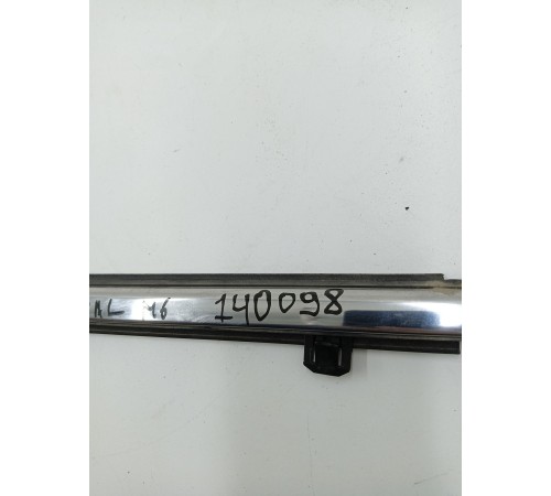 Уплотнитель стекла двери передний левый внешний