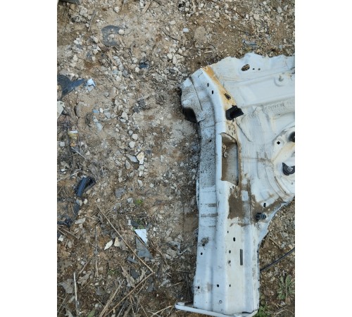 Стрела лонжерона с чашкой передняя левая