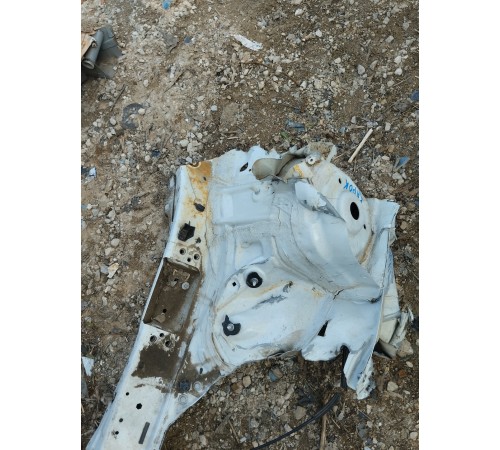 Стрела лонжерона с чашкой передняя левая