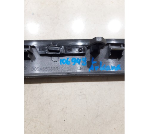 Накладка обшивки двери (передняя левая)