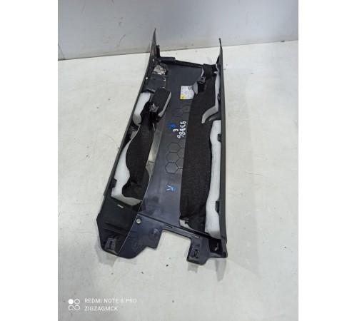 Обшивка центральной стойки правая