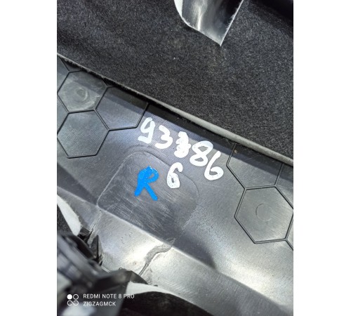 Обшивка центральной стойки правая