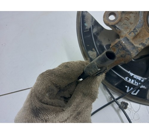 Кулак поворотный передний левый