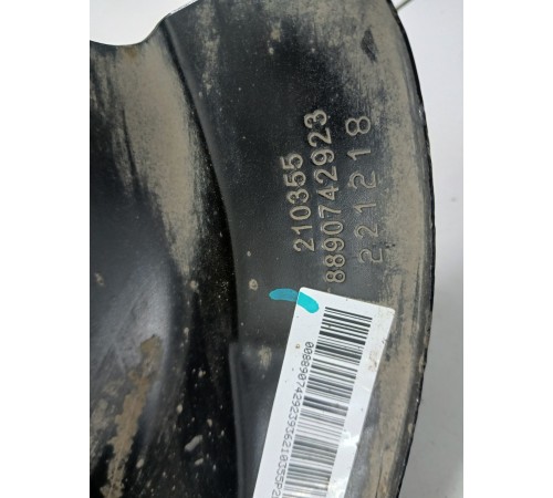 Кулак поворотный передний левый