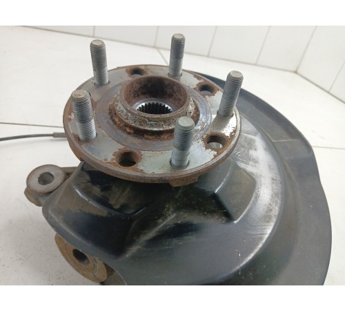 Кулак поворотный передний левый