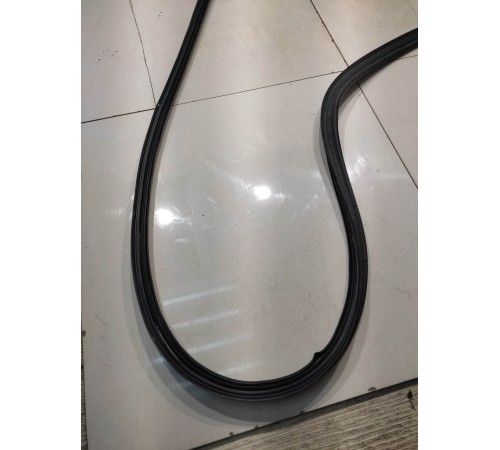 Уплотнитель багажника