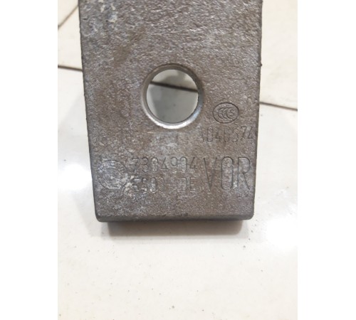 Петля двери (передняя, правая, верхняя)