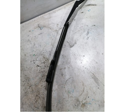 Поводок стеклоочистителя левый