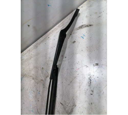 Поводок стеклоочистителя левый