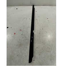 Молдинг стекла двери задний левый Молдинг стекла двери задний левый