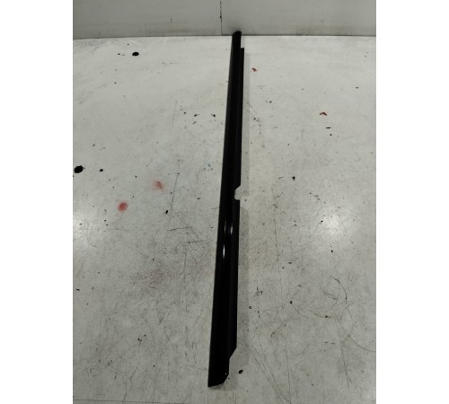 Молдинг стекла двери задний левый