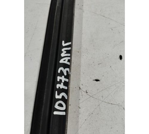 Молдинг стекла двери задний левый