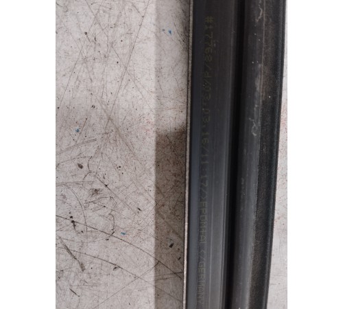 Молдинг стекла двери задний левый