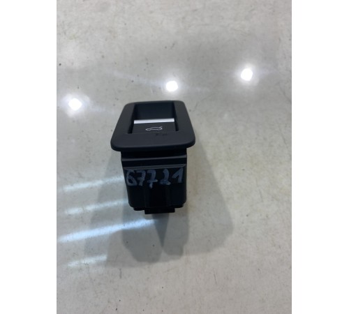 Кнопка открывания багажника