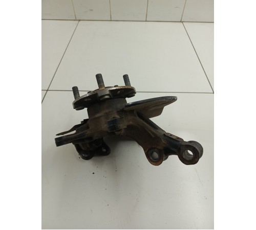 Кулак поворотный передний правый