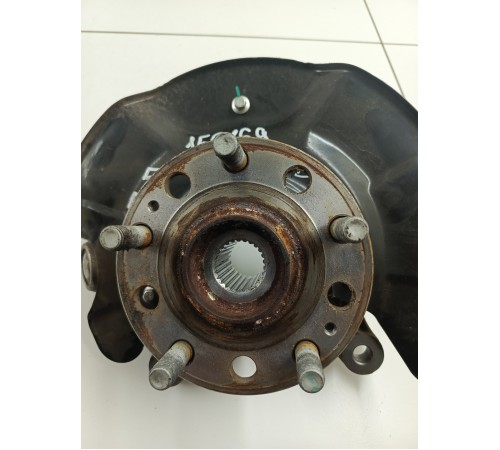 Кулак поворотный передний правый