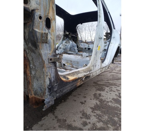 Порог со стойкой левый