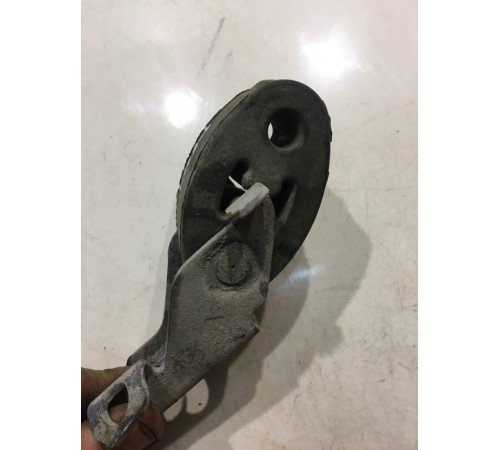 Кронштейн глушителя (правый)