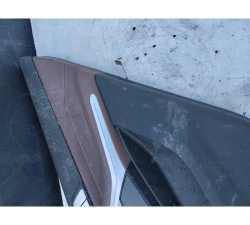 Обшивка двери задняя правая