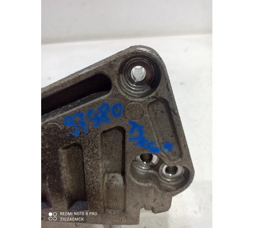 Кронштейн двигателя