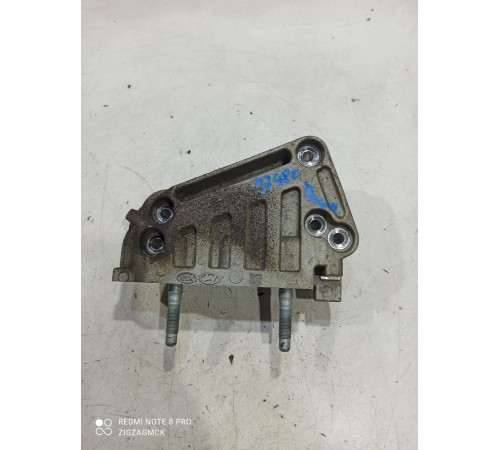 Кронштейн двигателя