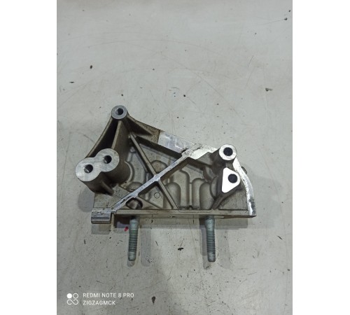 Кронштейн двигателя