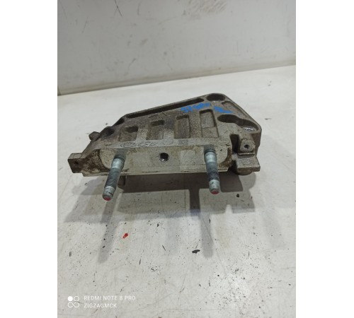 Кронштейн двигателя