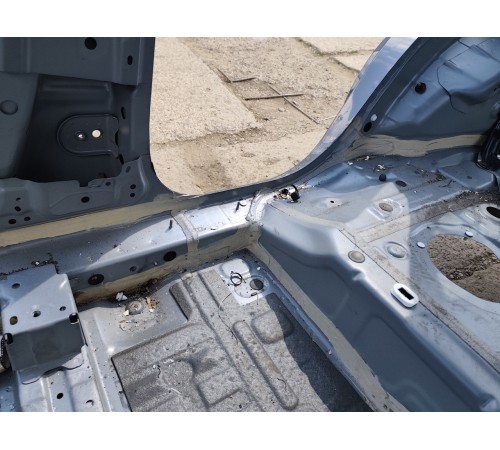 Порог со стойкой правый