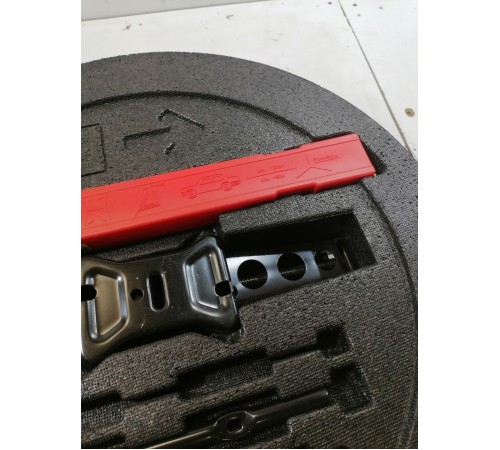 Ящик с инструментами в сборе