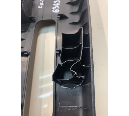 Накладка центральной левой стойки