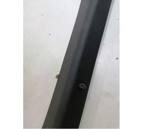 Обшивка двери багажника правая