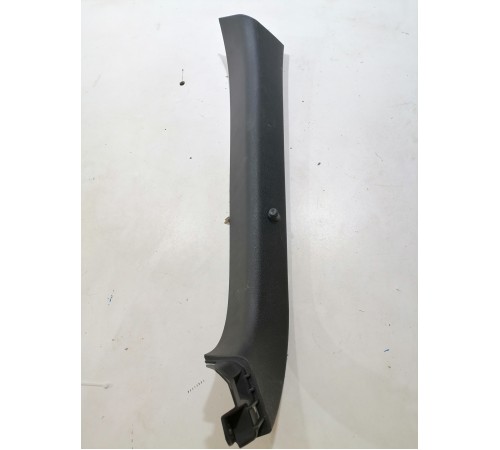 Обшивка двери багажника правая