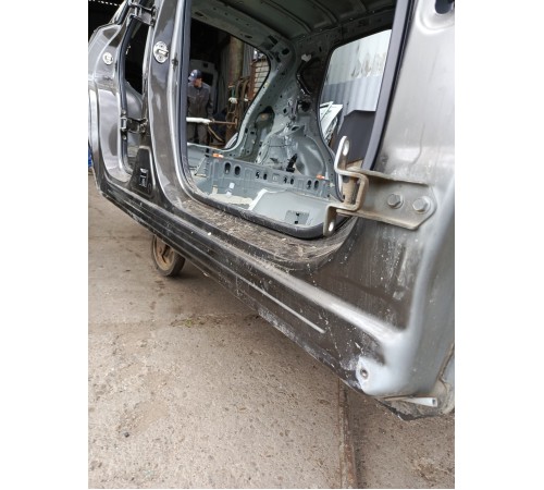 Порог со стойкой правый