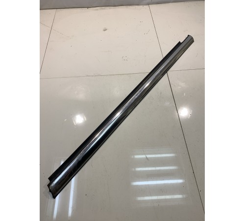 Уплотнитель двери (передний, левый)